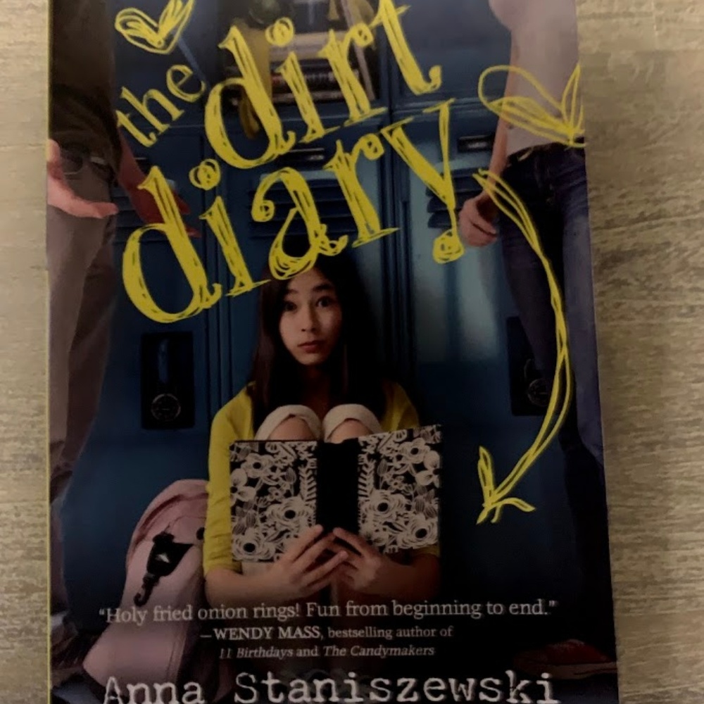 The Dirt Diary by Anna Staniszewski --- USED